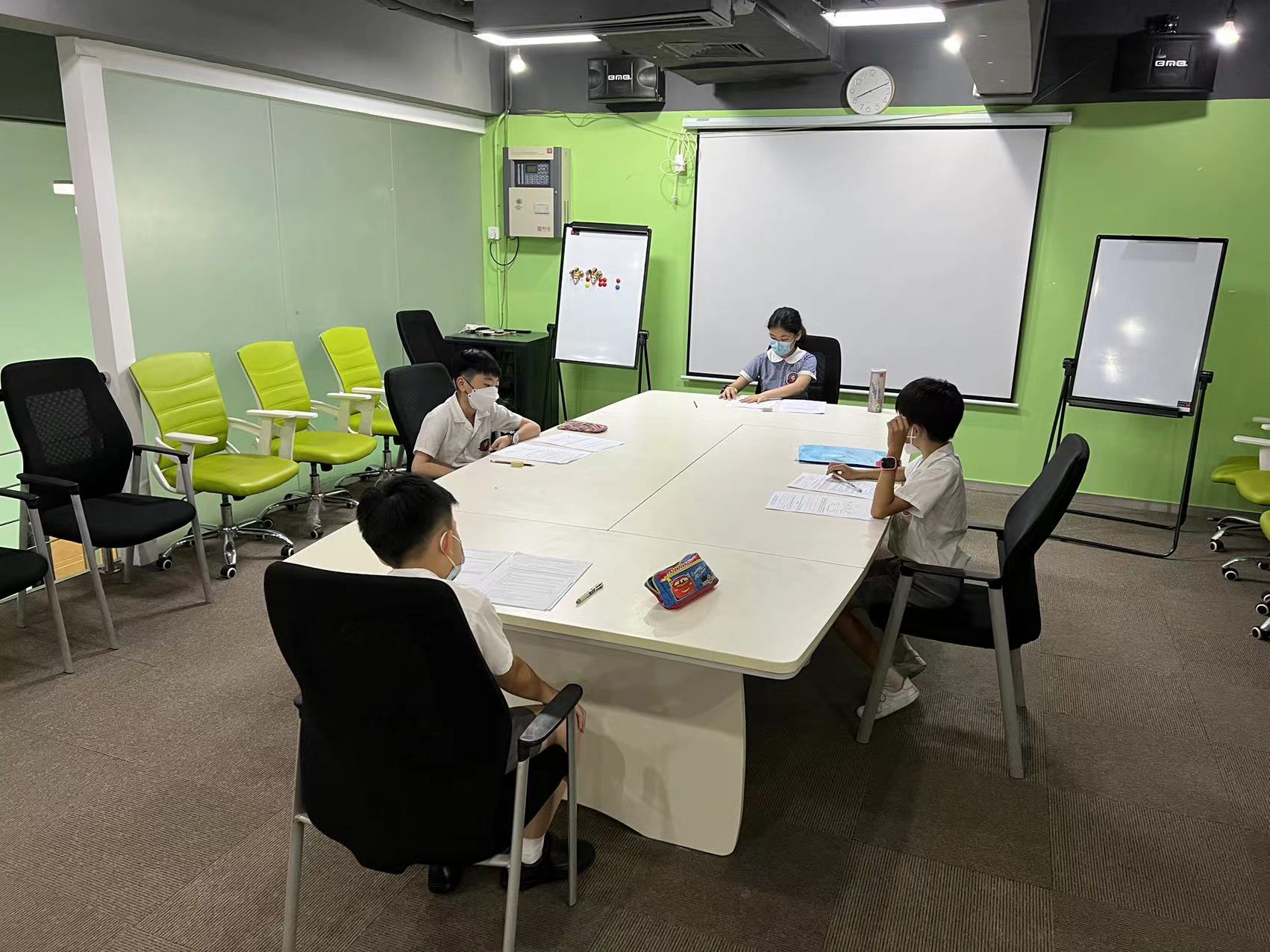 順德聯誼總會胡少渠紀念小學五年級跨境學生呈分考試順利舉行